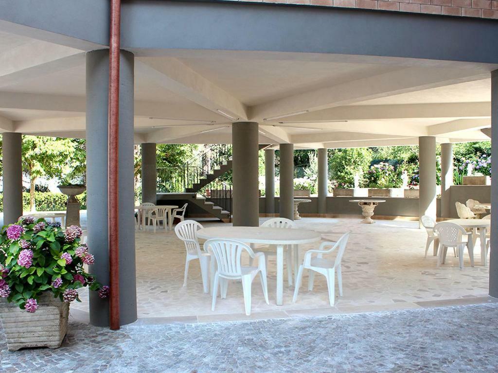 Oasi Di Pace Hotel Sutri Exterior photo